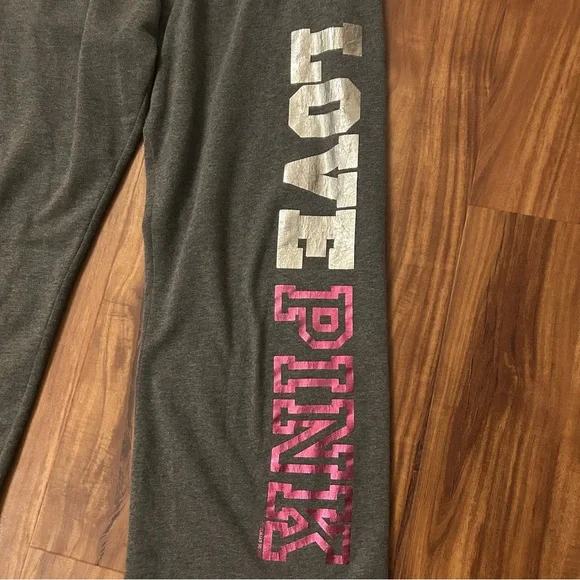 🍓🍓Adorable Y2K Victoria’s Secret Pink Strawberry set Hoodie sweat pants - Picture 10 of 16